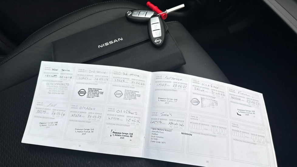 Nissan Qashqai 1.6 dCi Tekna 5dr Diesel Hatchback - Image 19