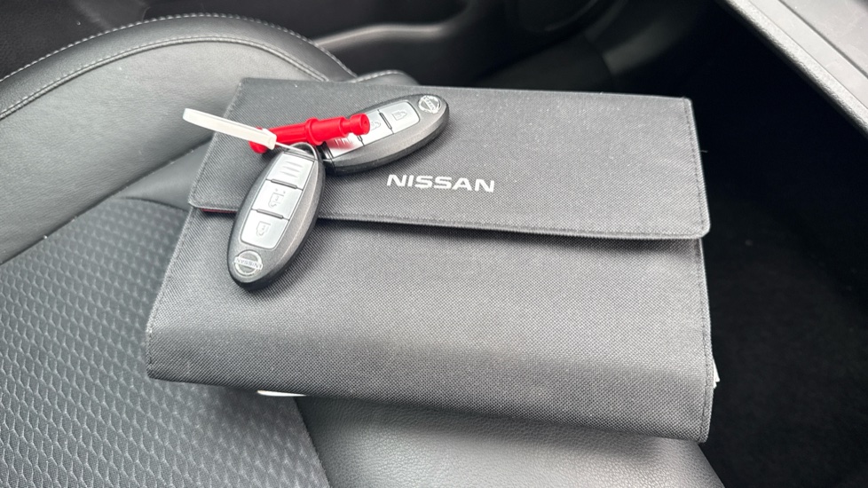 Nissan Qashqai 1.6 dCi Tekna 5dr Diesel Hatchback - Image 20