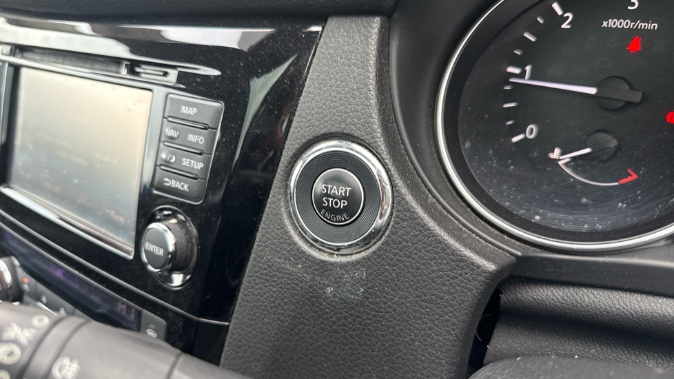 Nissan Qashqai 1.6 dCi Tekna 5dr Diesel Hatchback - Image 24