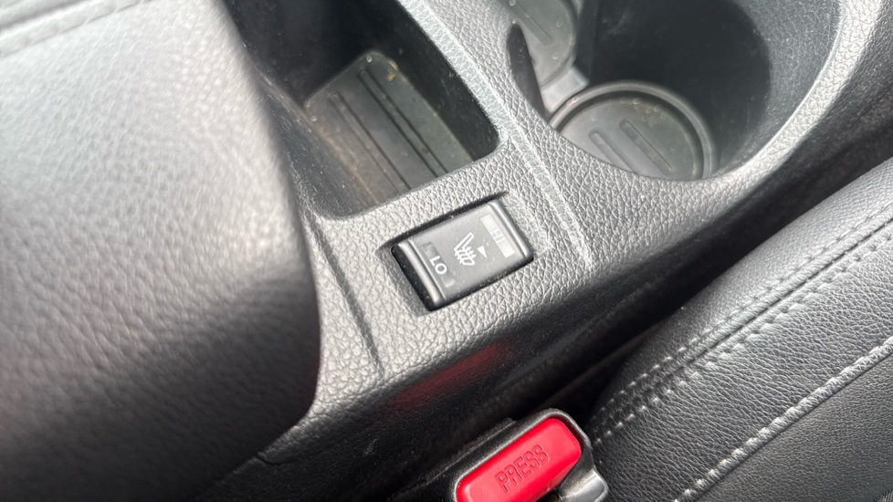 Nissan Qashqai 1.6 dCi Tekna 5dr Diesel Hatchback - Image 28