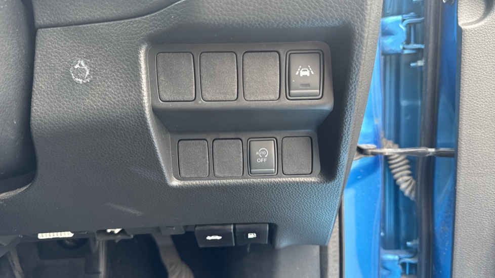 Nissan Qashqai 1.6 dCi Tekna 5dr Diesel Hatchback - Image 30
