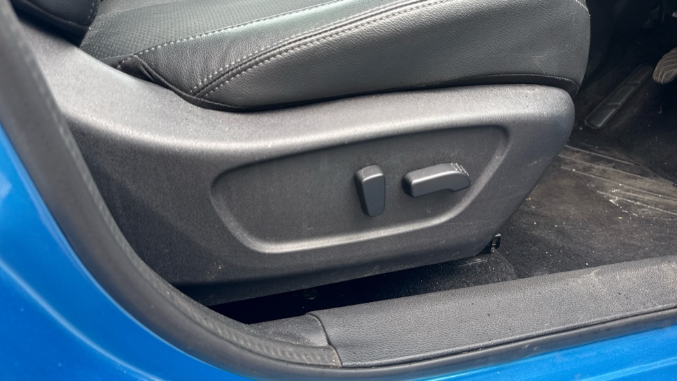 Nissan Qashqai 1.6 dCi Tekna 5dr Diesel Hatchback - Image 32