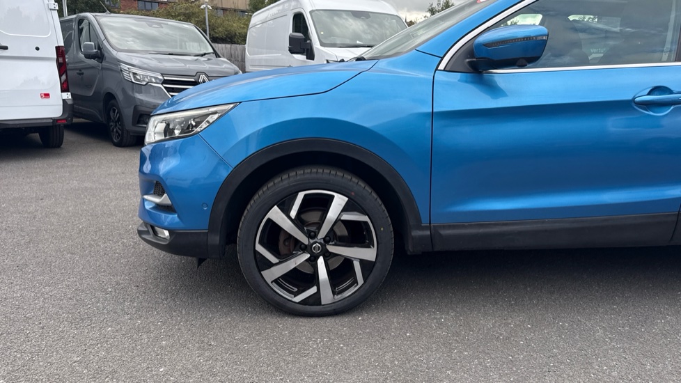 Nissan Qashqai 1.6 dCi Tekna 5dr Diesel Hatchback - Image 36