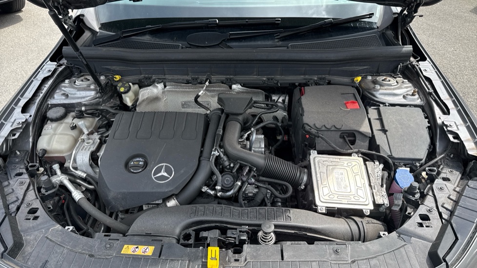 Mercedes-Benz GLB 200 AMG Line 5dr 7G-Tronic Petrol Estate - Image 8