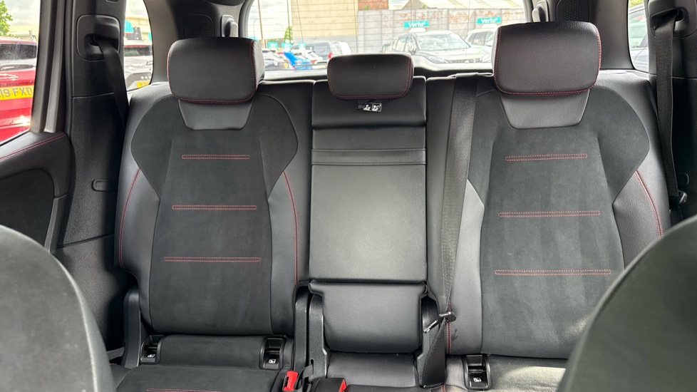 Mercedes-Benz GLB 200 AMG Line 5dr 7G-Tronic Petrol Estate - Image 15
