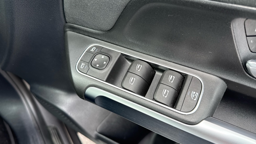 Mercedes-Benz GLB 200 AMG Line 5dr 7G-Tronic Petrol Estate - Image 30
