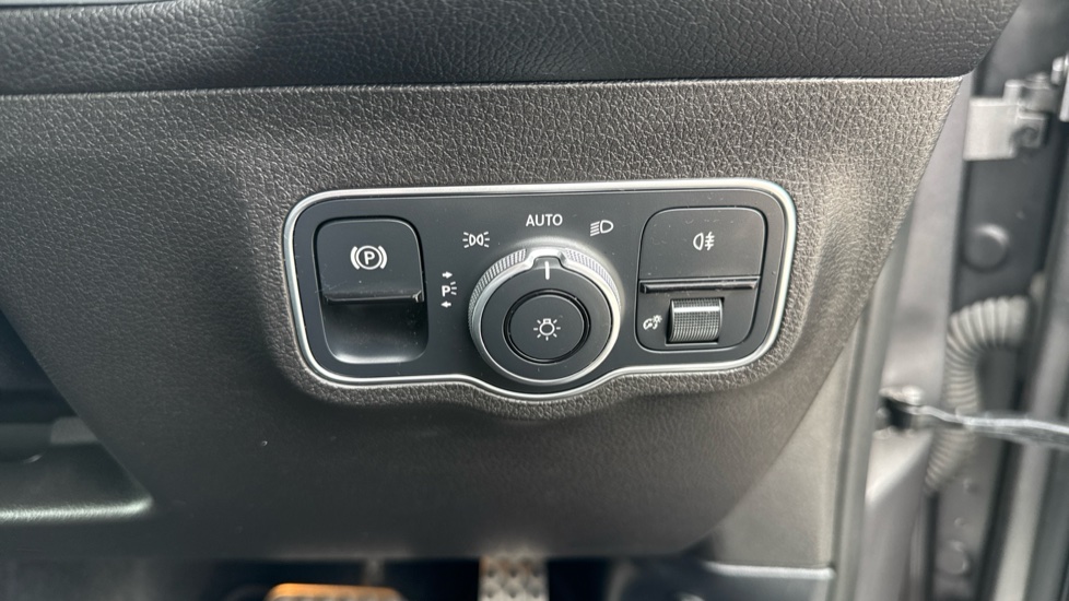 Mercedes-Benz GLB 200 AMG Line 5dr 7G-Tronic Petrol Estate - Image 31