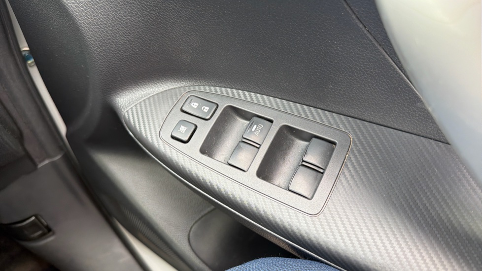 Mitsubishi Eclipse Cross 1.5 3 5dr CVT 4WD Petrol Hatchback - Image 35