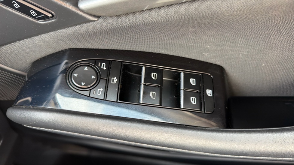 Mazda CX-30 2.0 e-Skyactiv G MHEV SE-L Lux 5dr Petrol Hatchback - Image 28