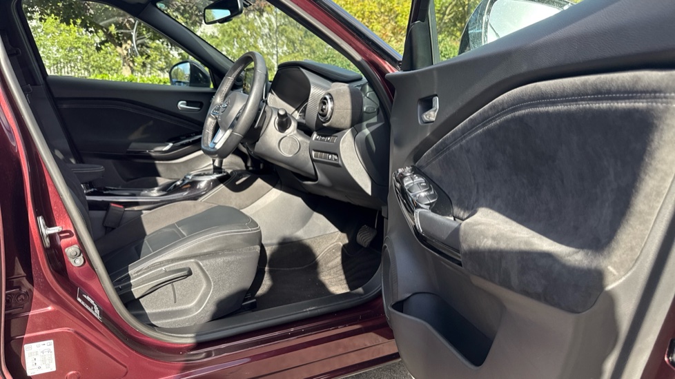 Nissan Juke 1.0 DiG-T 114 Tekna+ 5dr DCT Petrol Hatchback - Image 33