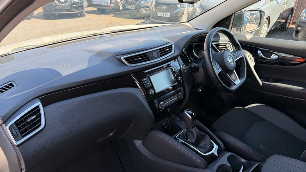 Nissan Qashqai 1.3 DiG-T 160 N-Connecta 5dr DCT Petrol Hatchback - Image 9
