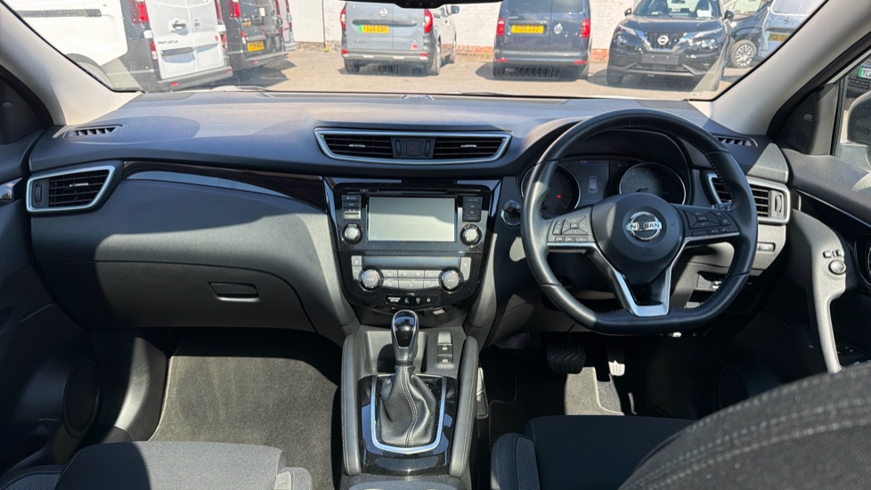 Nissan Qashqai 1.3 DiG-T 160 N-Connecta 5dr DCT Petrol Hatchback - Image 10