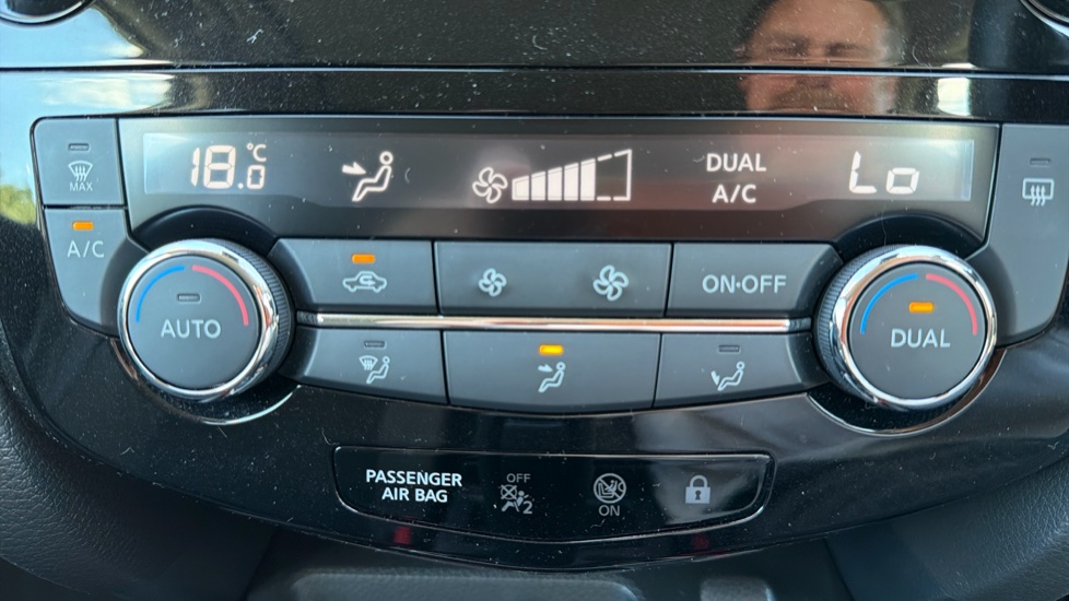 Nissan Qashqai 1.3 DiG-T 160 N-Connecta 5dr DCT Petrol Hatchback - Image 27