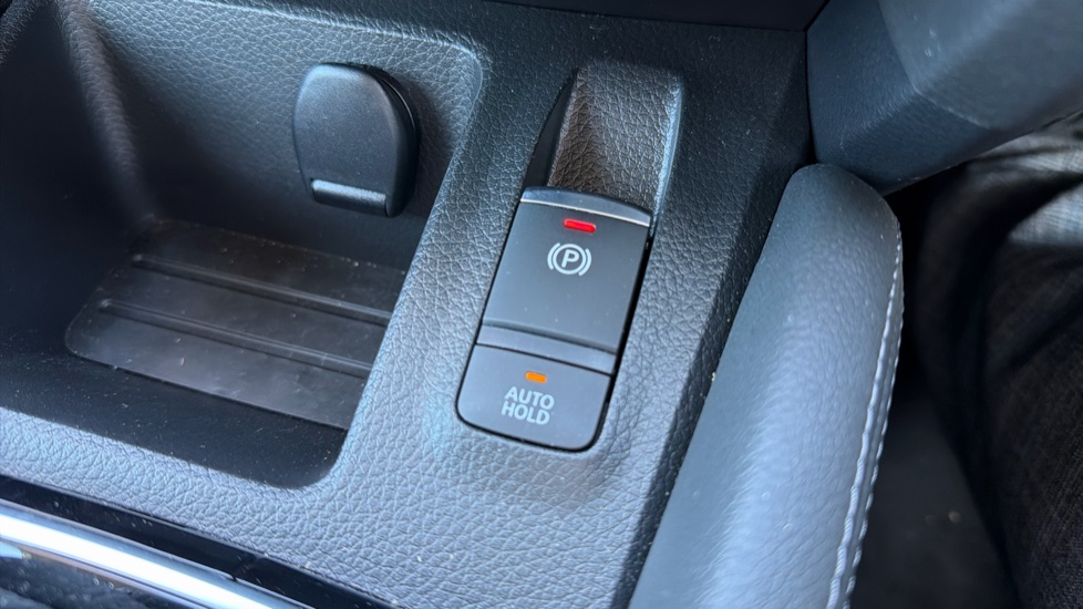 Nissan Qashqai 1.3 DiG-T 160 N-Connecta 5dr DCT Petrol Hatchback - Image 28