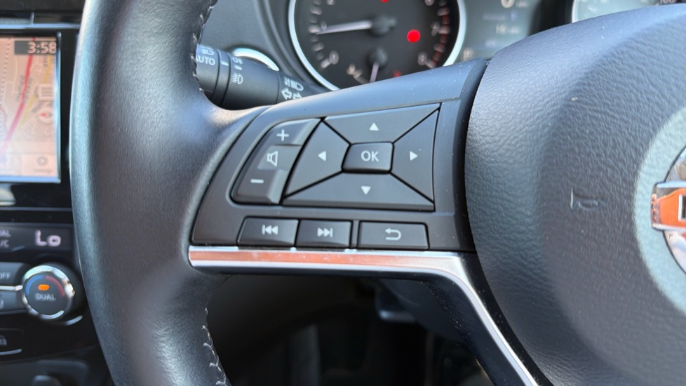 Nissan Qashqai 1.3 DiG-T 160 N-Connecta 5dr DCT Petrol Hatchback - Image 31