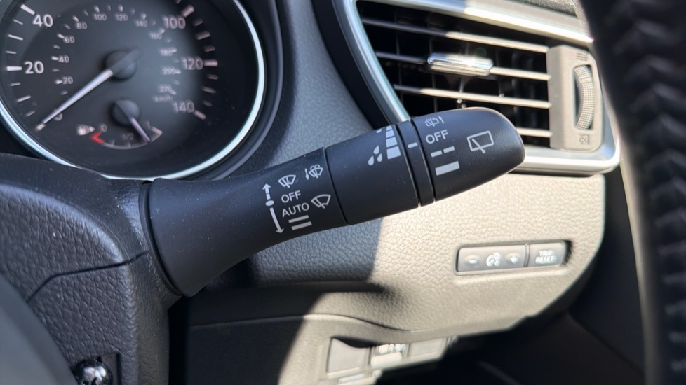 Nissan Qashqai 1.3 DiG-T 160 N-Connecta 5dr DCT Petrol Hatchback - Image 32