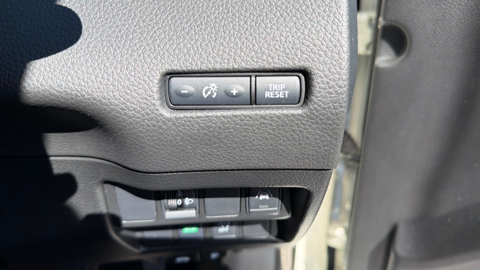 Nissan Qashqai 1.3 DiG-T 160 N-Connecta 5dr DCT Petrol Hatchback - Image 34