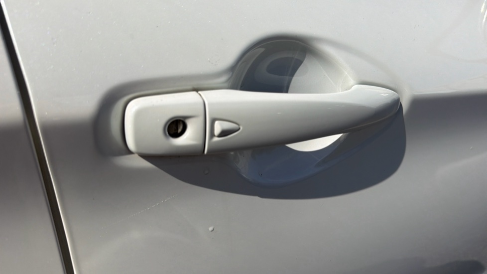 Nissan Qashqai 1.3 DiG-T 160 N-Connecta 5dr DCT Petrol Hatchback - Image 42