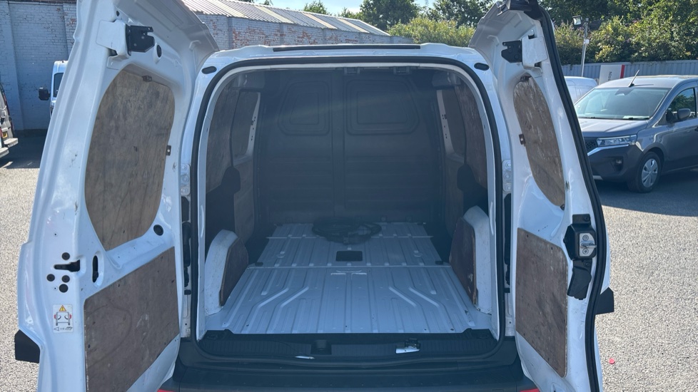 Renault Kangoo L2 E-Tech LL21 90kW 44kWh Start Van Auto - Image 4