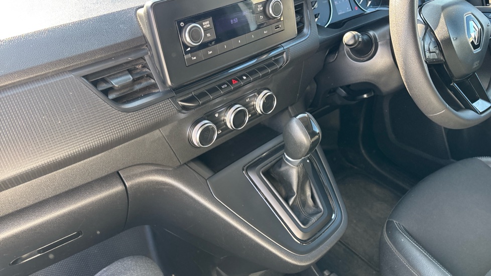 Renault Kangoo L2 E-Tech LL21 90kW 44kWh Start Van Auto - Image 13