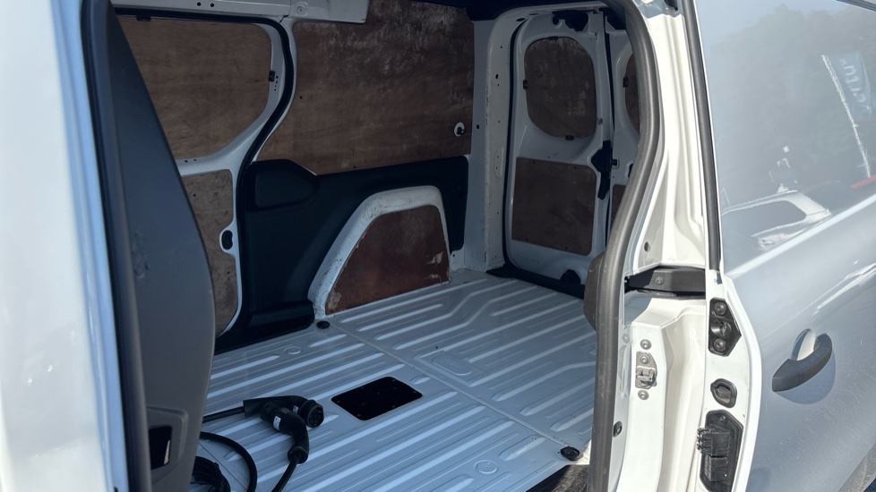 Renault Kangoo L2 E-Tech LL21 90kW 44kWh Start Van Auto - Image 16
