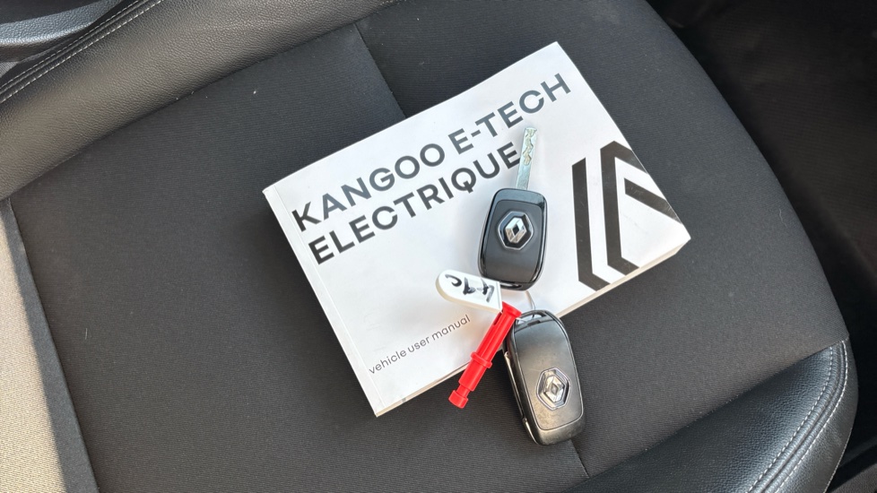 Renault Kangoo L2 E-Tech LL21 90kW 44kWh Start Van Auto - Image 19