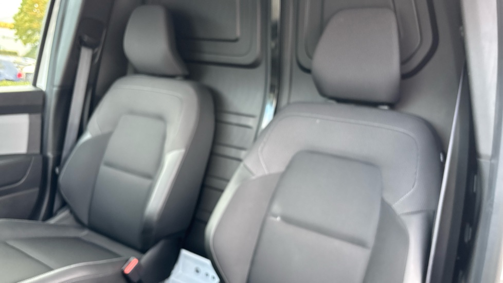 Renault Kangoo L2 E-Tech LL21 90kW 44kWh Advance [Safety] Van Auto - Image 15