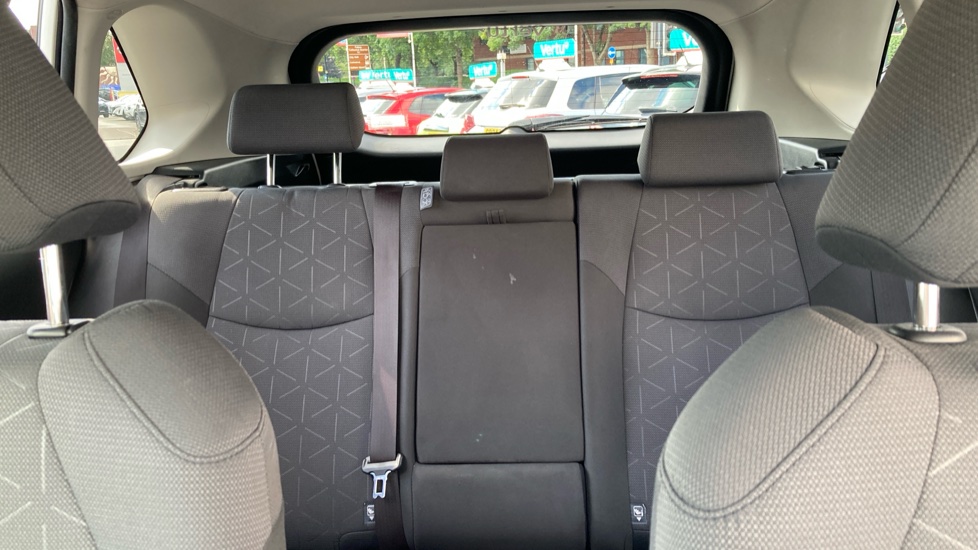 Toyota RAV4 2.5 VVT-i Hybrid Design 5dr CVT Hybrid Estate - Image 15