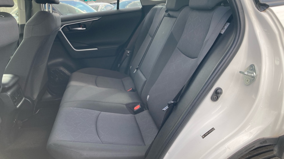 Toyota RAV4 2.5 VVT-i Hybrid Design 5dr CVT Hybrid Estate - Image 16
