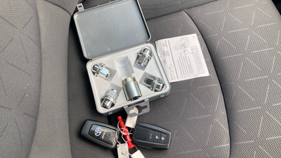 Toyota RAV4 2.5 VVT-i Hybrid Design 5dr CVT Hybrid Estate - Image 19