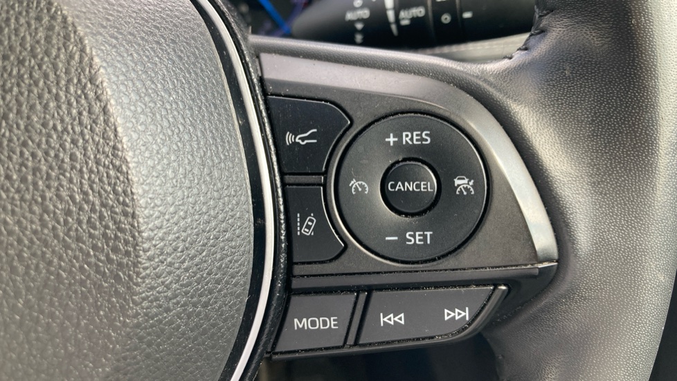 Toyota RAV4 2.5 VVT-i Hybrid Design 5dr CVT Hybrid Estate - Image 31
