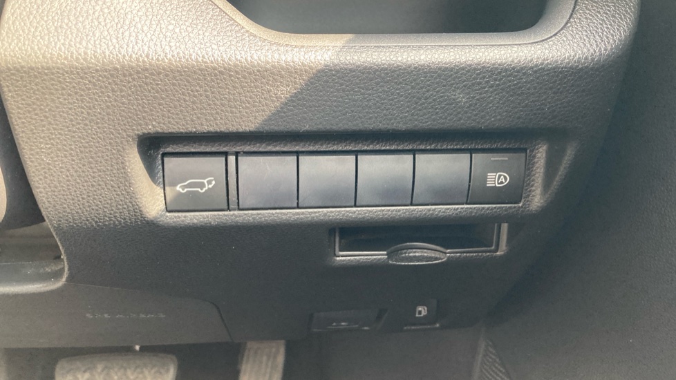 Toyota RAV4 2.5 VVT-i Hybrid Design 5dr CVT Hybrid Estate - Image 35