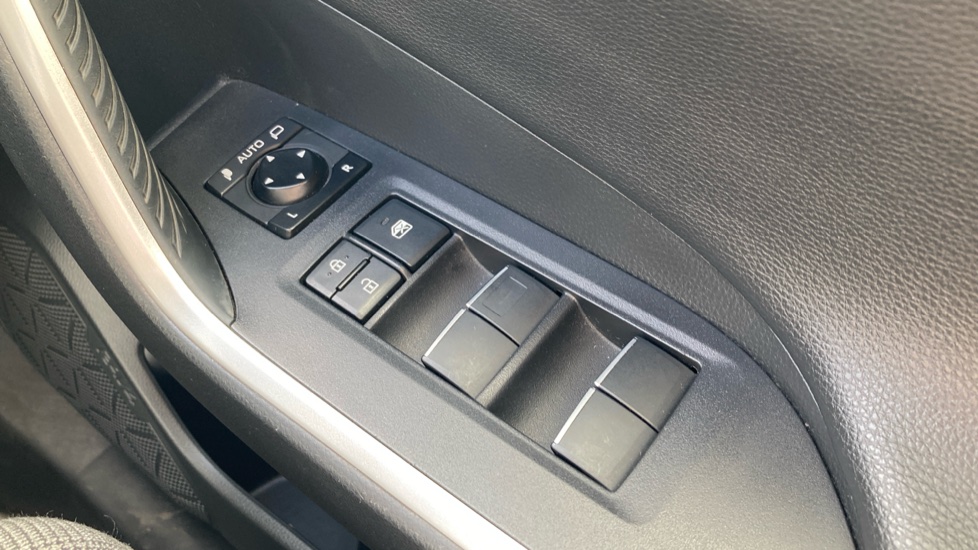 Toyota RAV4 2.5 VVT-i Hybrid Design 5dr CVT Hybrid Estate - Image 37