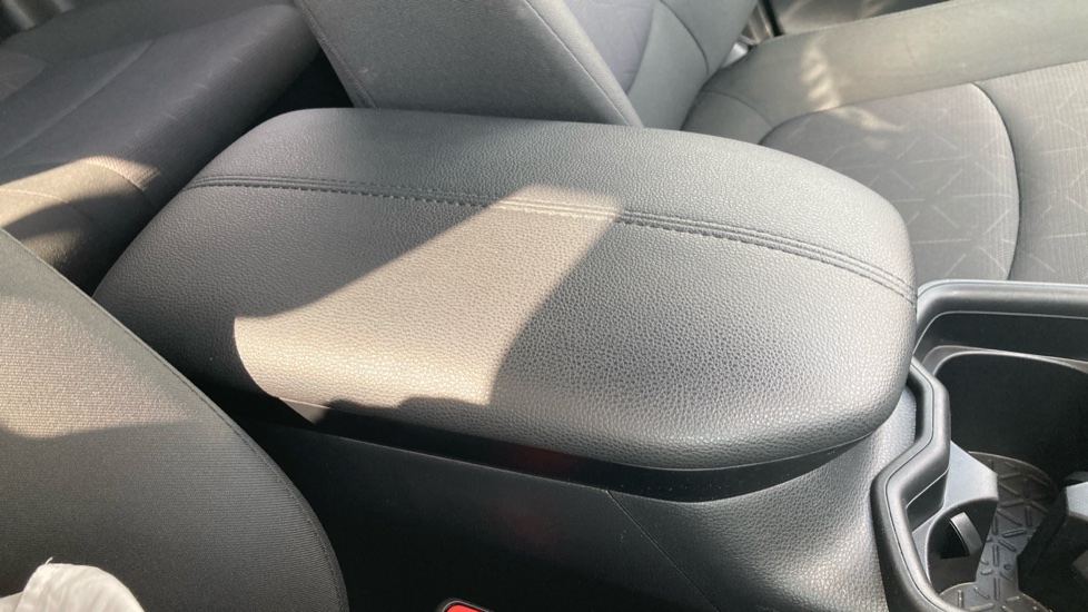 Toyota RAV4 2.5 VVT-i Hybrid Design 5dr CVT Hybrid Estate - Image 44