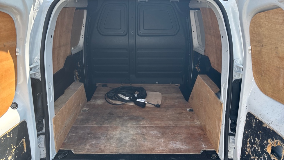 Nissan Townstar L1 Electric 90kW Tekna Van Auto 45kWh - Image 4