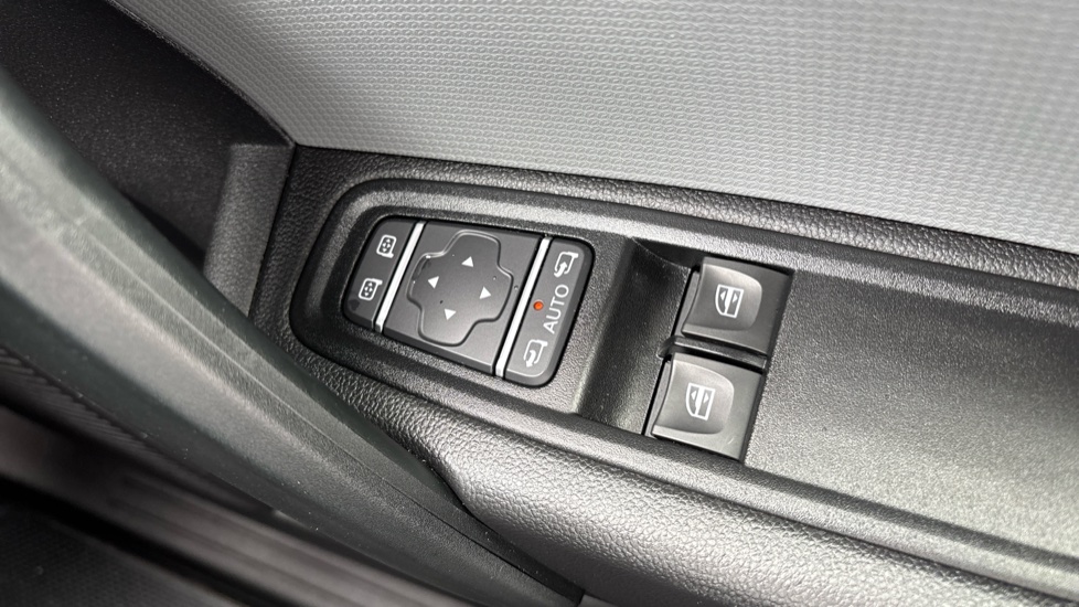 Nissan Townstar L1 Electric 90kW Tekna+ Van Auto 45kWh - Image 21