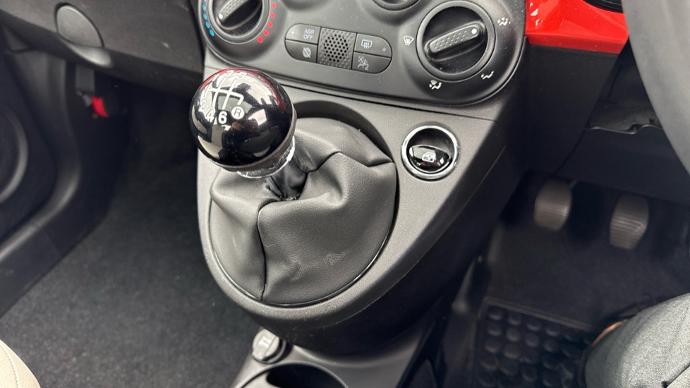 Fiat 500 1.0 Mild Hybrid Dolcevita [Part Leather] 3dr Petrol Hatchback - Image 21