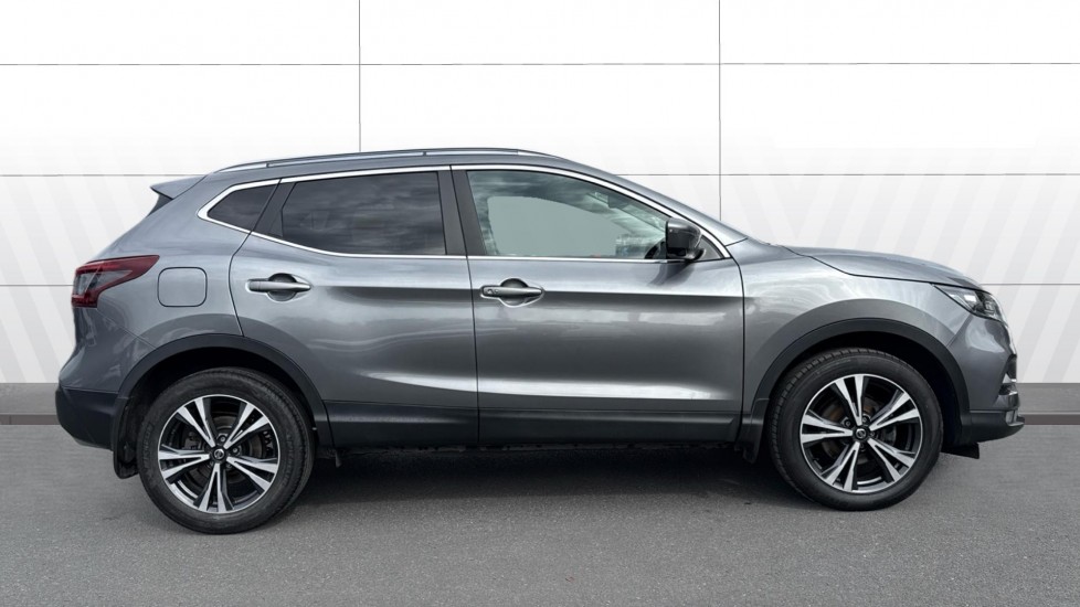 Nissan Qashqai 1.3 DiG-T N-Connecta 5dr [Glass Roof Pack] Petrol Hatchback - Image 5