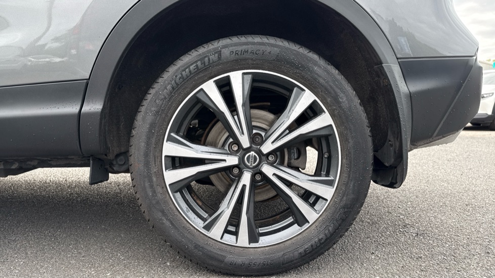 Nissan Qashqai 1.3 DiG-T N-Connecta 5dr [Glass Roof Pack] Petrol Hatchback - Image 7