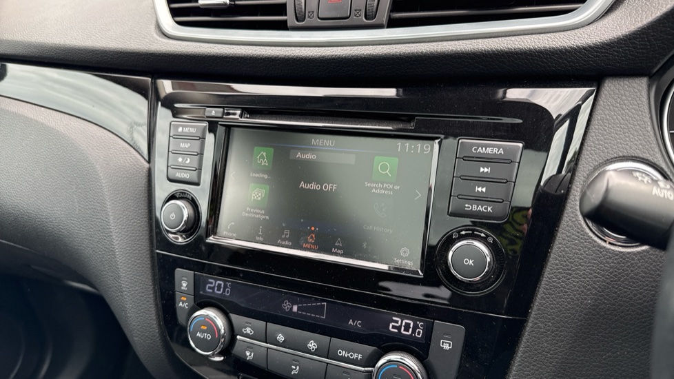 Nissan Qashqai 1.3 DiG-T N-Connecta 5dr [Glass Roof Pack] Petrol Hatchback - Image 12