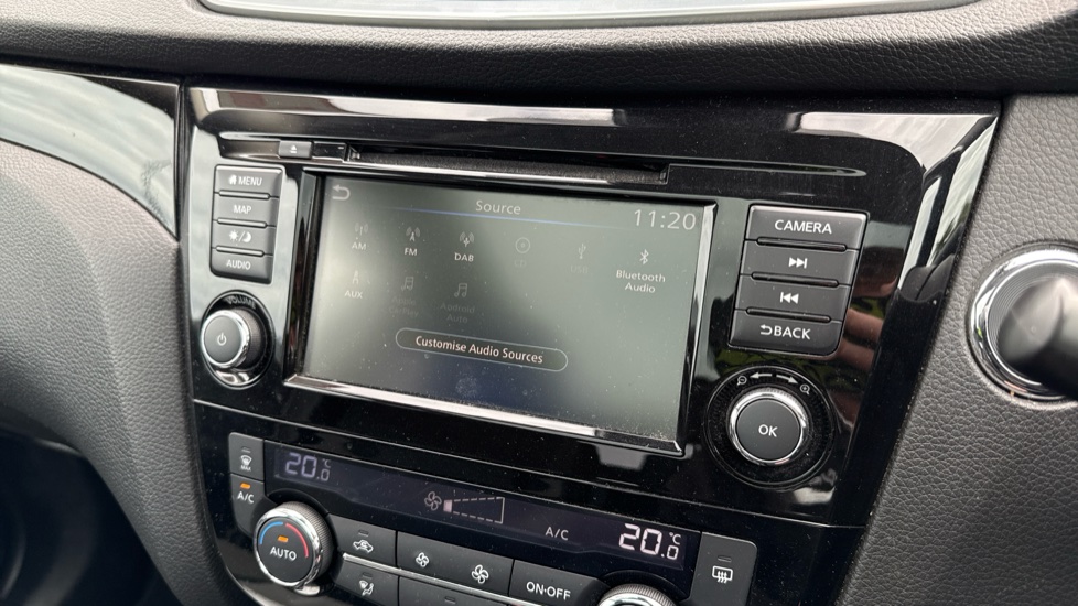 Nissan Qashqai 1.3 DiG-T N-Connecta 5dr [Glass Roof Pack] Petrol Hatchback - Image 21