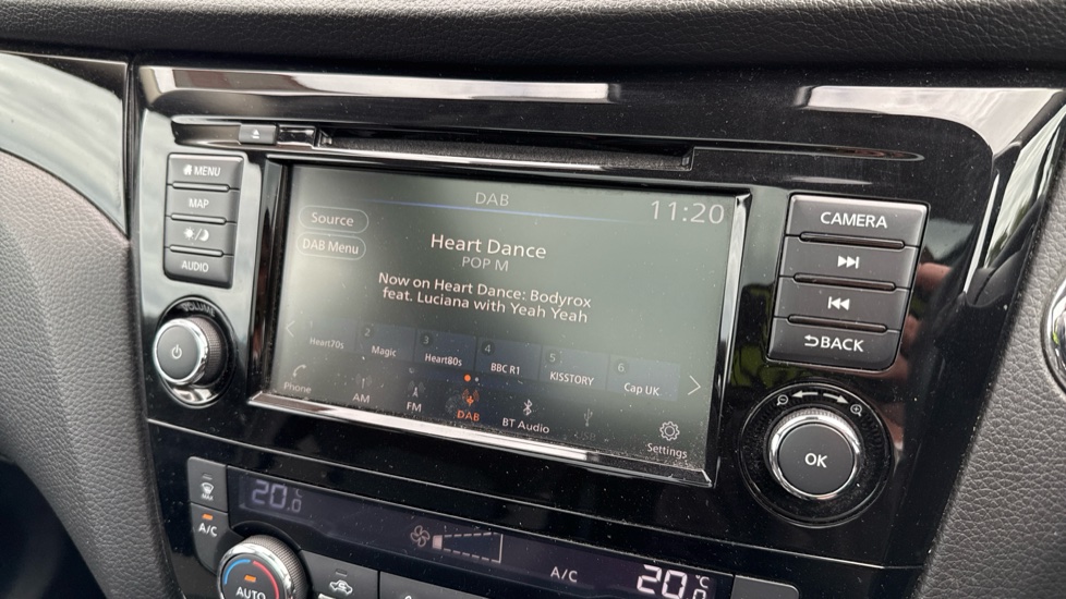 Nissan Qashqai 1.3 DiG-T N-Connecta 5dr [Glass Roof Pack] Petrol Hatchback - Image 22