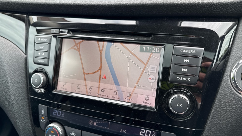 Nissan Qashqai 1.3 DiG-T N-Connecta 5dr [Glass Roof Pack] Petrol Hatchback - Image 23