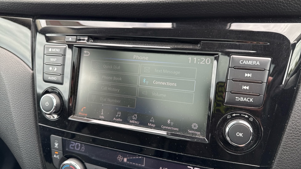 Nissan Qashqai 1.3 DiG-T N-Connecta 5dr [Glass Roof Pack] Petrol Hatchback - Image 24