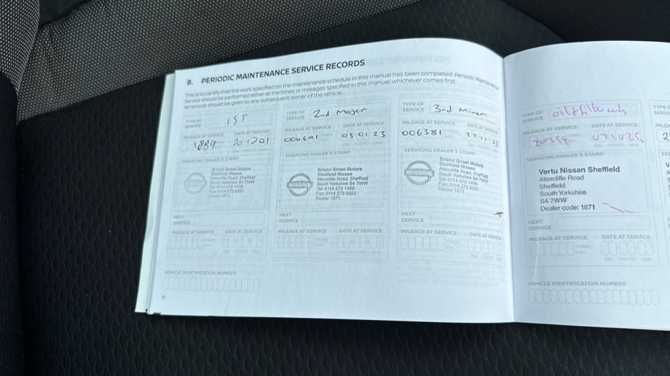 Nissan Qashqai 1.3 DiG-T N-Connecta 5dr [Glass Roof Pack] Petrol Hatchback - Image 25