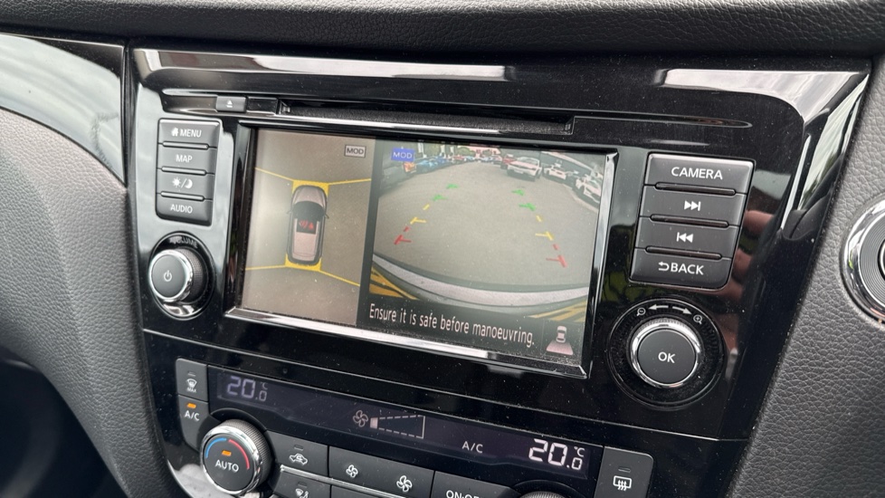 Nissan Qashqai 1.3 DiG-T N-Connecta 5dr [Glass Roof Pack] Petrol Hatchback - Image 28