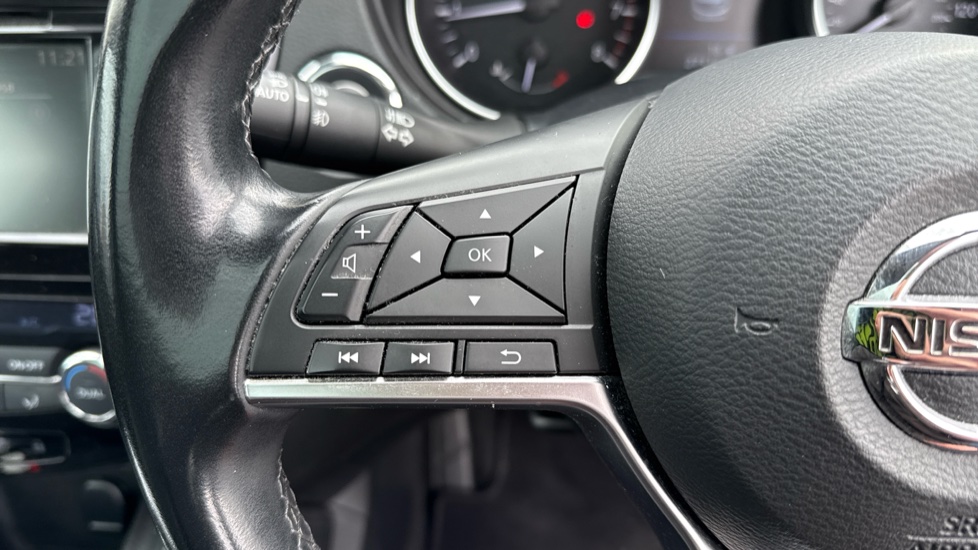 Nissan Qashqai 1.3 DiG-T N-Connecta 5dr [Glass Roof Pack] Petrol Hatchback - Image 32