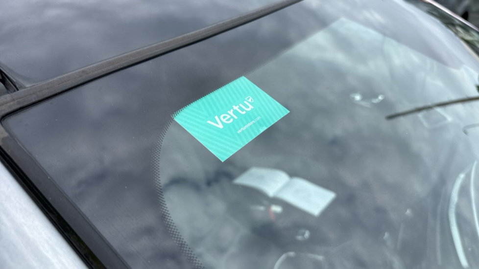 Nissan Qashqai 1.3 DiG-T N-Connecta 5dr [Glass Roof Pack] Petrol Hatchback - Image 36