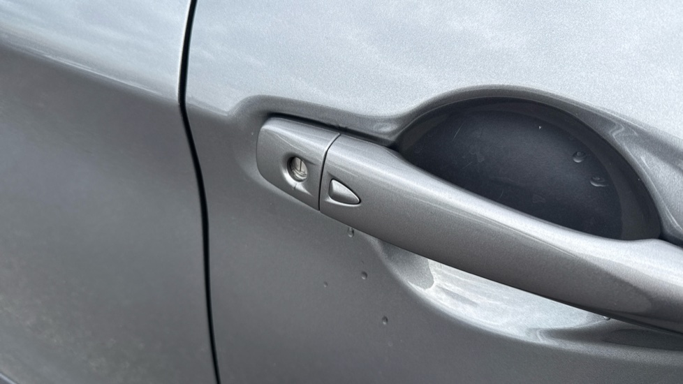 Nissan Qashqai 1.3 DiG-T N-Connecta 5dr [Glass Roof Pack] Petrol Hatchback - Image 37