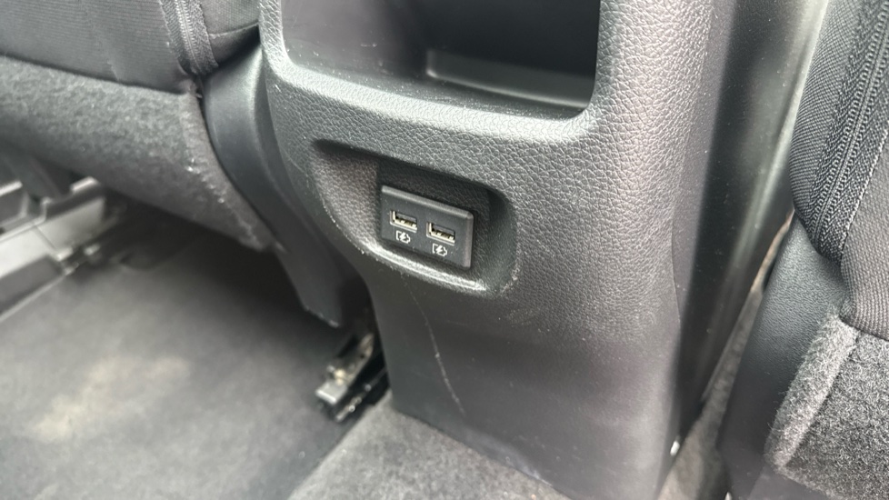 Nissan Qashqai 1.3 DiG-T N-Connecta 5dr [Glass Roof Pack] Petrol Hatchback - Image 38